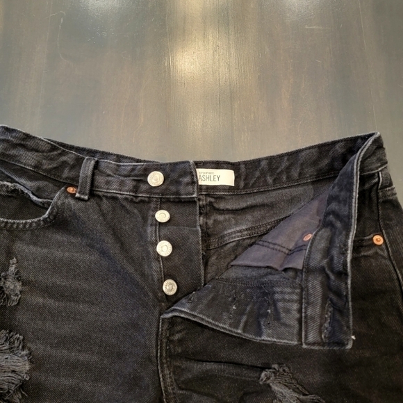TopShop Moto Ashley High Rise Vintage Distressed Fray Hem Black Denim Shorts 6 - Picture 4 of 10